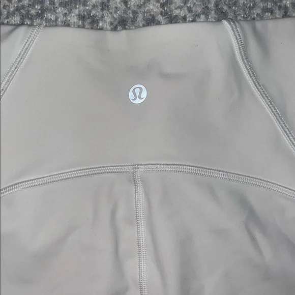 Lululemon High-Waisted White with mesh details Leggings Size 4 - Picture 5 of 10